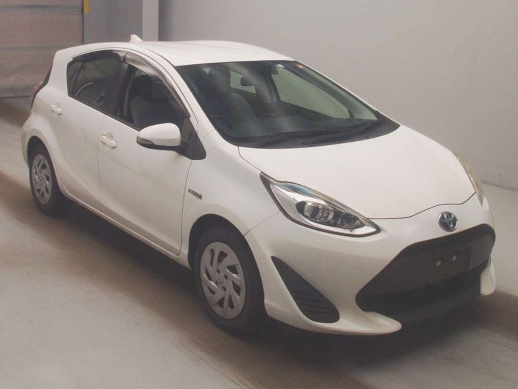 2017 TOYOTA AQUA NHP10-6644006
